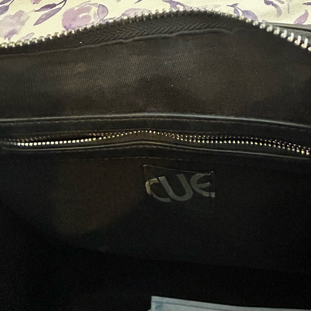 Cue Black Zippered Bag